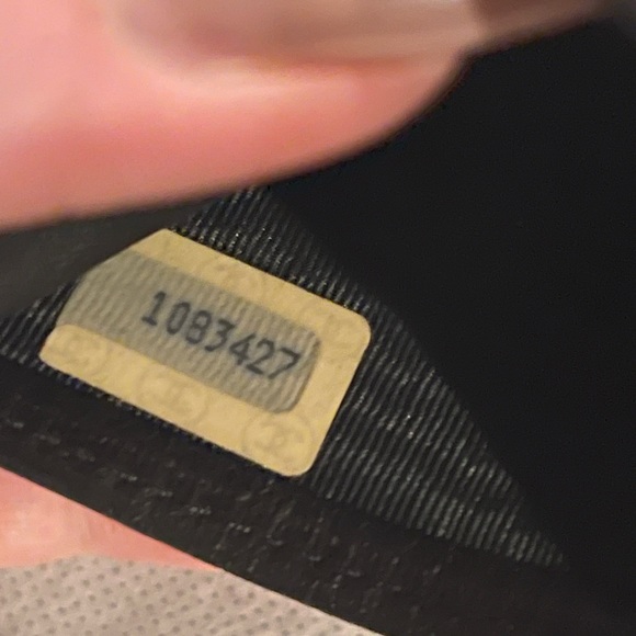 Authentic Chanel black diamond vintage bifold wallet. ABSOLUTELY MINT CONDITION! - Picture 10 of 11